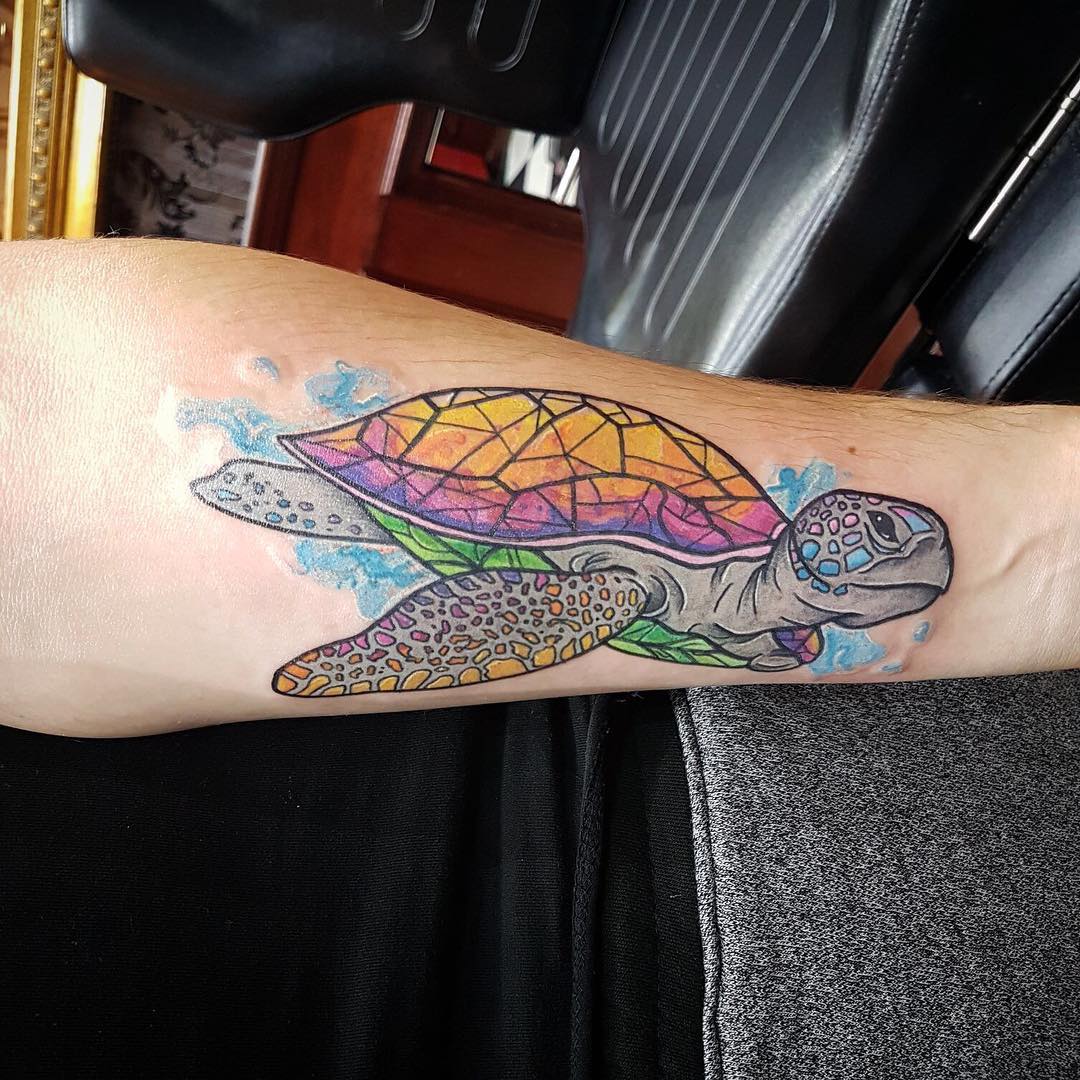 搞化工品的汪先生小臂水彩海龟纹身图案